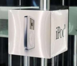 399 dolarlık eski iPod 29 bin dolara satıldı