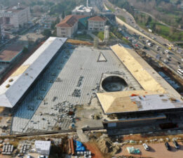 “OTOPARKLAR TRAFİK YOĞUNLUĞUNU ARTTIRIYOR… BÖLGEYE BURSARAY AKTARMA İSTASYONU ŞANSINI KAYBETTİK”