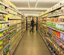 Aylık enflasyon 1,5 yılın zirvesine tırmandı