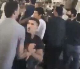 İki grup arasında yumruklu, sandalyeli kavga!