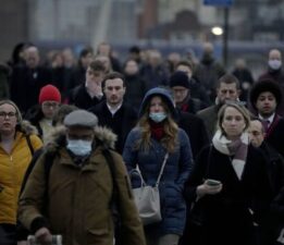 İngiliz ekonomisi 2024 sonu % 60 riskle resesyona girebilir