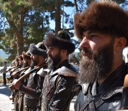 Ne yaparlarsa yapsınlar, Türk milletinin kutlu yürüyüşünü durduramayacaklardır.