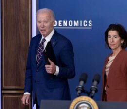 Biden konuşmasını yarıda kesti: Acil durum odasına gitti