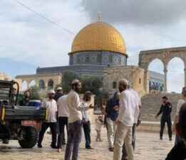 İsrail polisinden Mescid-i Aksa’da ‘Cuma’ müdahalesi