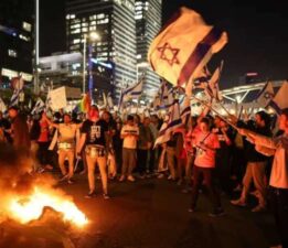 İsrail Savunma Bakanlığı önünde protesto