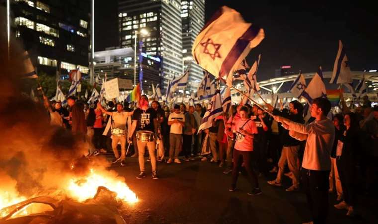 İsrail Savunma Bakanlığı önünde protesto