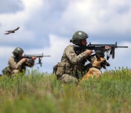 Kahraman Mehmetçik’ten Suriye’nin kuzeyine operasyon: 14 terörist öldürüldü