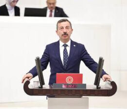 Milliyetçiliği suç sayan hiçbir kurumu tanımıyor ve Şiddetle protesto ediyorum.