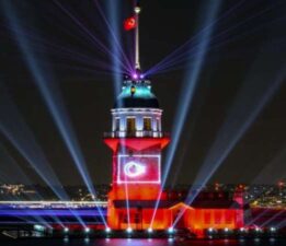 Üsküdar’da Kız Kulesi’nde ışık gösterileri bugün de sürecek