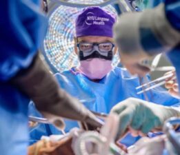 Bir hastaya ‘tam göz’ nakli yapıldı