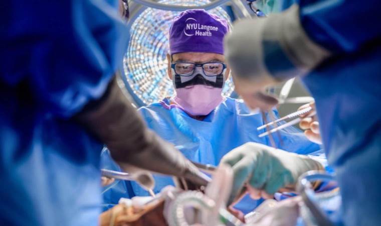 Bir hastaya ‘tam göz’ nakli yapıldı