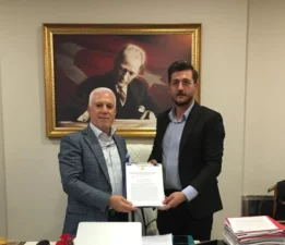 Töbsenli öğretmen aynı zamanda sokağın da bir parçasıdır. Sorunların çözüm noktasında sorumluluk alır.