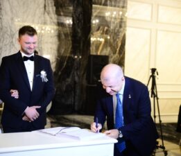 Özdağ Bursa’da nikah şahidi oldu