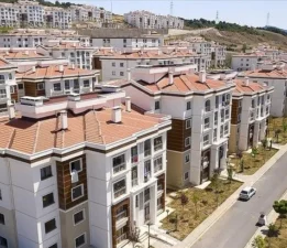 Türkoğlu TOKİ’nin Peşini Bırakmıyor!.. Mağdurlarla birlikte Başkanın Kapısına Dayandı