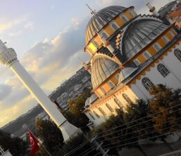 Müftünün Talimatıyla Camiye “Hülle” Dernek!