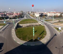 OKUL BÖLGESİNDE GÜVENLİK VE TRAFİK SORUNU ÇOÇUKLAR İÇİN TEHLİKE ARZ EDİYOR.