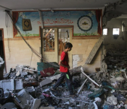 İsrail yine okul vurdu – En az 100 Filistinli hayatını kaybetti