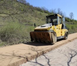 Büyükşehir Hız Kesmiyor! 31 Seçmeni Olan En Uzak Köyü 31 Kilometreyi Asfaltladı…