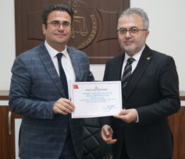 Bursa Barosu Başkanı Öztosun mazbatasını aldı