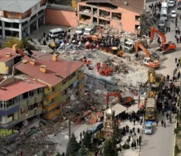 Van Depreminin 13. Yılında Dualarla Anıldı!