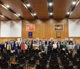 TR Düşünce Kulübü’nde Konuşan Refik Özen; “Bursa’nın Sağlık Rengini Yeşil ile Buluşturduk!”