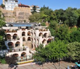 BALİBEY HAN’DAKİ ESNAFIN EKMEĞİYLE OYNANMASINA İZİN VERMEYECEĞİZ!