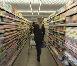 CHP’li Hasan Öztürk; “En düşük emekli maaşı alan pazara gitse filesini dolduramaz”