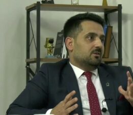 Sosyal medya varlık göstermek için bir araçtır, ama unutulmamalıdır ki başarı; iz bırakmak, gönüllere dokunmaktır.