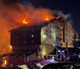 KONUŞTUKÇA BATIYOR!