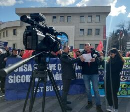 8 sene çalışan kişinin emekli olamayıp da 8 saat çalışmış olan kişinin emeklilik hakkı elde ettiği bir sistemi vicdanen içine sindiremeyeceğini düşünüyoruz