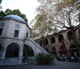 UNESCO Bursa; Şehirdeki modern binaların tarihi yapılarla uyumlu olması ve kültürel peyzajın korunması sağlanmalıdır.