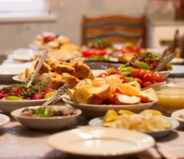 Ülkücüler Habererk iftarında birbirleriyle hasret giderdi.