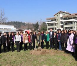 CHP Bursa İl Kadın Kolları’ndan 8 Mart açıklaması: İktidar kadınları karanlığa mahkum etti