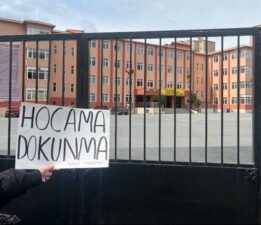 Öğretmenlerine destek olan öğrencilerin velilerine idare baskısı