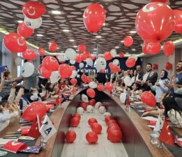 A Parti: “23 Nisan, bir ülkenin kaderini çocukların gözlerine yazdığı gün”