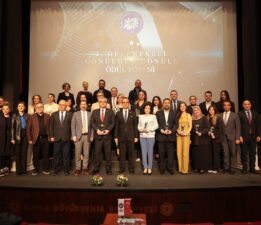 Bursa Kanserle Savaş Derneği’nden Gönüllere Dokunan Ödül Gecesi