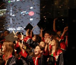 DEVA Partisi İl Başkanı Tayfun Öztürk’ün Kızı Öykü 12 Yaşında: Geleceğin Umudu Parlıyor!