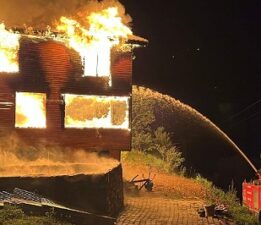 Artvin Evladına Sahip Çıkıyor: Evi Yanan Uğur Coşgun İçin Yardım Kampanyası Başlatıldı