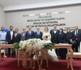 Bursa Siyasetinin Tanıdık Yüzü Gökhan Gerçek’in Mutlu Günü: Kızı Ayşe Büşra Gerçek Dünyaevine Girdi