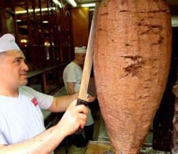Dönerin Mucidi Markasıyla Yerli ve Milli Lezzet Atağı: Erkan Cebeci’den Türk Mutfağına Sahip Çıkma Çağrısı