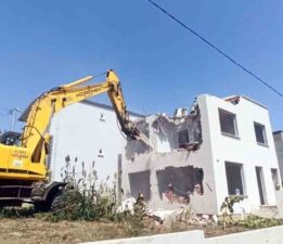 Mudanya Belediyesi’nden Vicdanları Yaralayan Yıkım! Mesudiye’de Hukuk Beklenmeden Evler Yıkıldı!