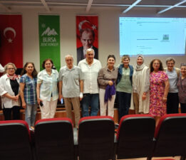 EMEKLİLERİN ÇIĞLIĞI BURSA’DA YÜKSELİYOR: “ONURUMUZLA YAŞAMAK İSTİYORUZ!”