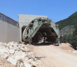 BURSA’DAKİ DOĞANCI BARAJI TÜNELİ İÇİN İYİ PARTİ’DEN SERT TEPKİ: “BU ARTIK BİR ULAŞIM PROJESİ DEĞİL, RANT PROJESİDİR”