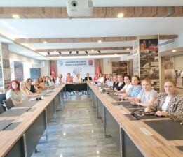 CHP Bursa İl Kadın Kolları’ndan Güçlü Buluşma: Kadın Mücadelesinde Kararlılık Mesajı