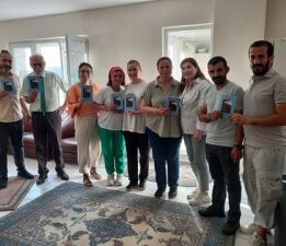 Şiir, Tiyatro ve Dayanışma Buluştu: Nihal Cevher’den “Uçabildiğin Kadar” Kitap İmza Günü ve SMA’lı Bebek İçin Sahne Hazırlığı