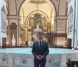 “Cami Sosyal Medya Dekoru Değildir!”