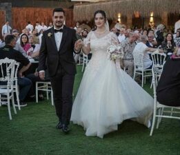 Bursa’da Siyaset ve Bürokrasi Bu Düğünde Buluştu: Destici’den Hem Nikah Şahitliği Hem Türkü Sürprizi