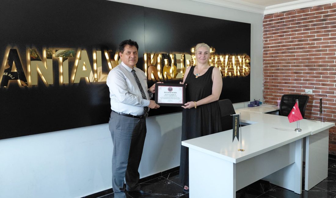 Antalya Kredi Finans’a Gurur Vesilesi: Selen Gülkokan’a Kalite Belgesi Takdim Edildi