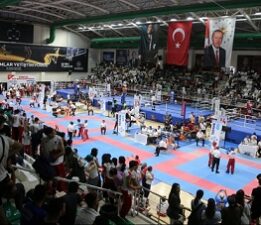 İzmir’de Tarih Yazıldı: Türkiye Kick Boks Şampiyonası’ndan Milli Takım Antrenörleri Öncülüğünde Büyük Başarı!