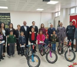 Minik Yürekler Büyük Kalemlerle Buluşuyor